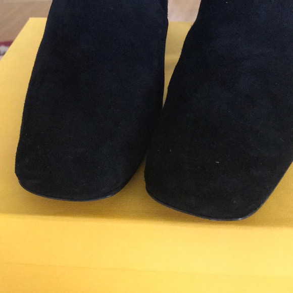 💠FENDI BLACK SUEDE ANKLE BOOTS💠 - Picture 4 of 8